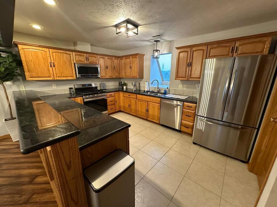 Inviting 3 Bed 2.5 Bath Townhome In Wadsworth Extérieur photo